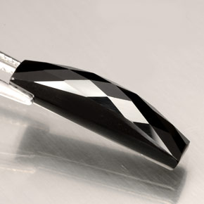 Spinelle noir naturelle baguette, 4,28 ct, opaque