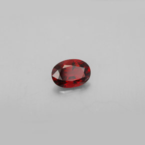 Spinelle rouge naturelle coupe ovale, 0,64 ct, VVS-VS