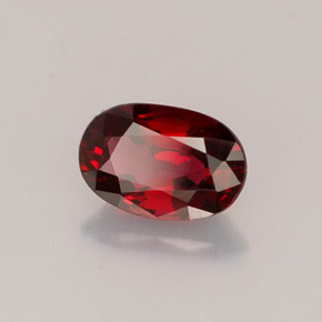 Spinelle  naturelle coupe ovale, 0,64 ct, VVS-VS