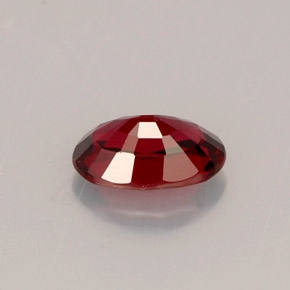 Spinelle  naturelle coupe ovale, 0,64 ct, VVS-VS
