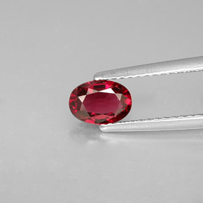 Spinelle rouge naturelle coupe ovale, 0,70 ct, VS
