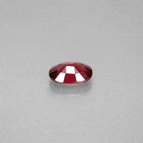 Spinelle rouge naturelle coupe ovale, 0,70 ct, VS