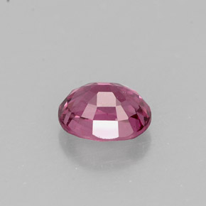 Spinelle  naturelle coupe ovale, 0,69 ct, VS