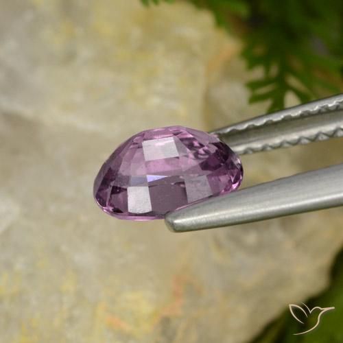 Spinelle Mauve pourpre foncé naturelle ovale, 1.05 ct, VS-SI