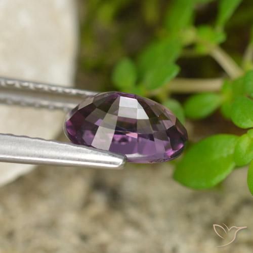 Spinelle Pourpre foncé naturelle ovale, 1.11 ct, VS