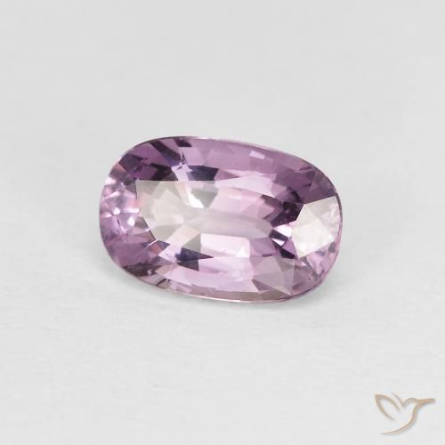 Spinelle Pourpre raisin léger naturelle ovale, 1.06 ct, VS