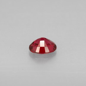 Spinelle rouge naturelle coupe ovale, 0,62 ct, VS