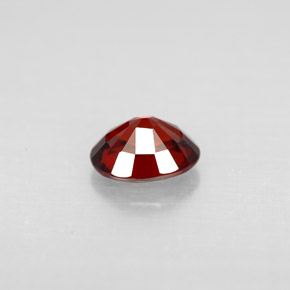 Spinelle  naturelle coupe ovale, 0,66 ct, VS