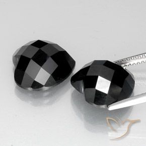 Shop natural 14.00ct Noire Spinelle gems, Cœur, from Thaïlande at GemSelect. In stock, global shipping!
