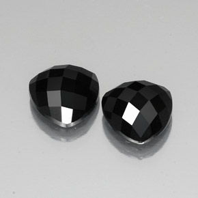 Achetez naturel 8,33ct noir spinelle gems, trillion, en provenance thaïlande chez gemselect. en stock, livraison internationale!