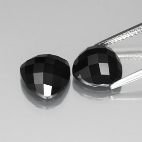 Achetez naturel 8,33ct noir spinelle gems, trillion, en provenance thaïlande chez gemselect. en stock, livraison internationale!