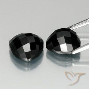 Shop natural 8.89ct Noire Spinelle gems, Trillion, from Thaïlande at GemSelect. In stock, global shipping!