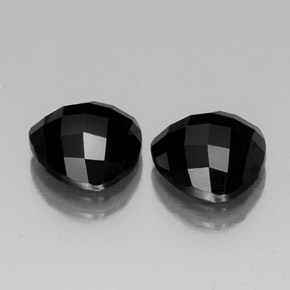 Achetez naturel 7.94ct Noire Spinelle gems, Trillion, En provenance Thaïlande chez GemSelect. En stock, livraison internationale!