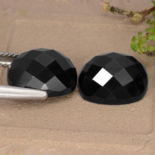 Shop natural 15.19ct Noire Spinelle gems, Coussin, from Thaïlande at GemSelect. In stock, global shipping!