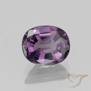Spinelle Pourpre raisin naturelle ovale, 1.23 ct, VVS-VS