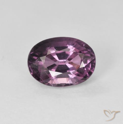 Spinelle Pourpre foncé naturelle Coupe ovale, 1.35 ct, VS-SI