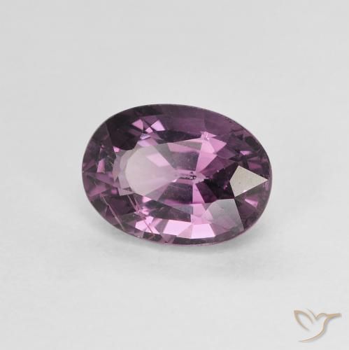 Spinelle Pourpre foncé naturelle Coupe ovale, 1.35 ct, VS-SI