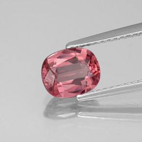 Spinelle rouge naturelle coupe ovale, 1,40 ct, VS-SI