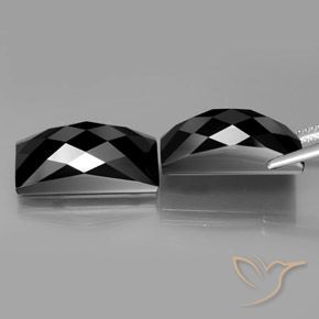 Shop natural 25.72ct Noir avec reflets dorés Spinelle gems, Baquette, from Thaïlande at GemSelect. In stock, global shipping!