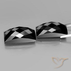 Shop natural 25.51ct Noir avec reflets dorés Spinelle gems, Baquette, from Thaïlande at GemSelect. In stock, global shipping!