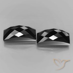 Shop natural 25.07ct Noir avec reflets dorés Spinelle gems, Baquette, from Thaïlande at GemSelect. In stock, global shipping!