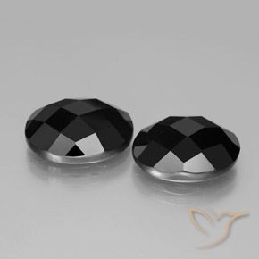 Shop natural 15.75ct Noire Spinelle gems, ovale, from Thaïlande at GemSelect. In stock, global shipping!