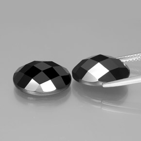 Achetez naturel 14.64ct Schorl Spinelle gems, Coupe ovale, En provenance Thaïlande chez GemSelect. En stock, livraison internationale!