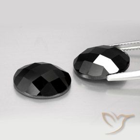 Shop natural 14.85ct Noire Spinelle gems, ovale, from Thaïlande at GemSelect. In stock, global shipping!