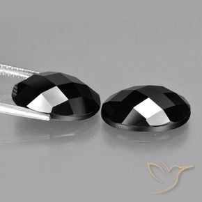 Shop natural 12.20ct Noire Spinelle gems, ovale, from Thaïlande at GemSelect. In stock, global shipping!