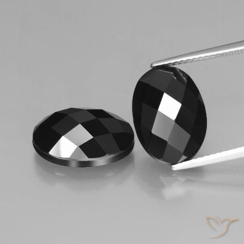 Shop natural 14.24ct Noire Spinelle gems, ovale, from Thaïlande at GemSelect. In stock, global shipping!