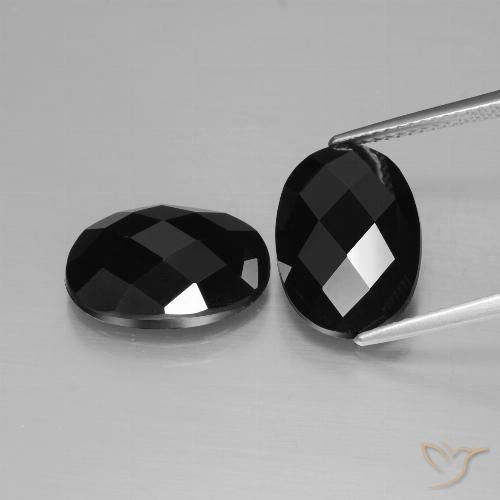 Shop natural 12.42ct Noire Spinelle gems, ovale, from Thaïlande at GemSelect. In stock, global shipping!