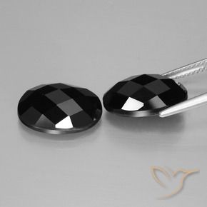 Shop natural 12.42ct Noire Spinelle gems, ovale, from Thaïlande at GemSelect. In stock, global shipping!