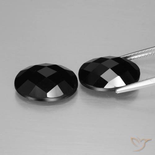 Shop natural 12.47ct Noire Spinelle gems, ovale, from Thaïlande at GemSelect. In stock, global shipping!