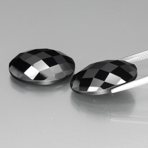 Achetez naturel 24,58ct noir spinelle gems, coupe ovale, en provenance thaïlande chez gemselect. en stock, livraison internationale!