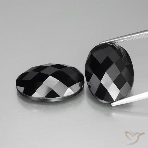 Shop natural 25.08ct Noire Spinelle gems, ovale, from Thaïlande at GemSelect. In stock, global shipping!