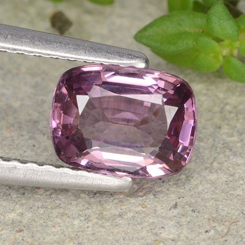 1.21ct Naturel Pourpre moyen-foncé Spinelle, Coussin, VVS-VS