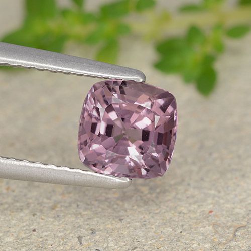 1.37ct Naturel Pourpre rougeâtre léger Spinelle, Coussin, VVS