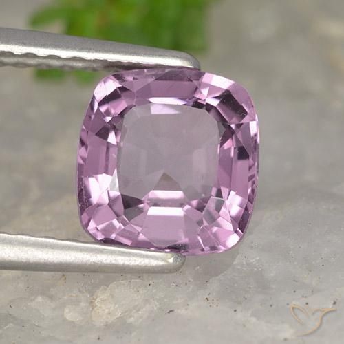 Spinelle Pourpre moyen naturelle Coussin, 1.53 ct, VVS