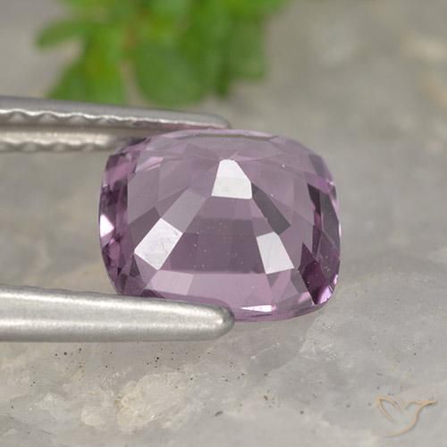 Spinelle Pourpre moyen naturelle Coussin, 1.53 ct, VVS
