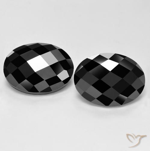 22.77ctw Naturel Noire Spinelle, ovale, Opaque