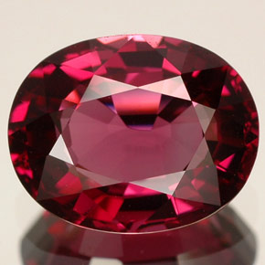 Spinelle rouge naturelle coupe ovale, 3,30 ct, VVS