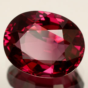 Spinelle rouge naturelle coupe ovale, 3,30 ct, VVS