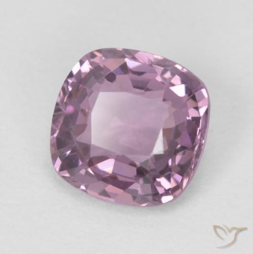 Spinelle Pourpre moyen naturelle Coussin, 0.77 ct, VVS-VS