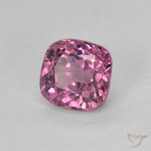 Spinelle Pourpre moyen naturelle Coussin, 0.79 ct, VVS-VS