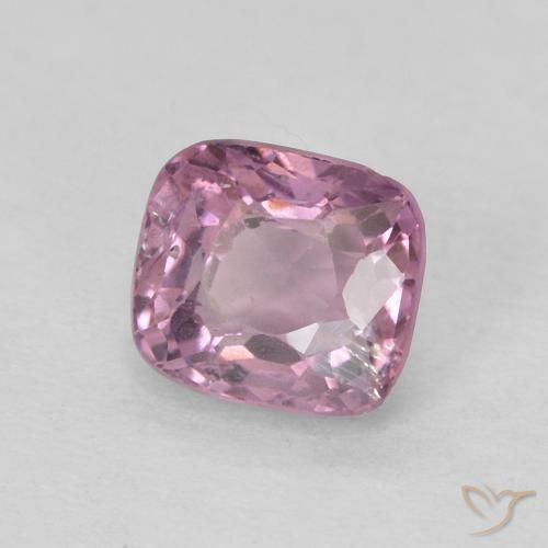Spinelle Violet Rosâtre naturelle Coussin, 0.71 ct, VS