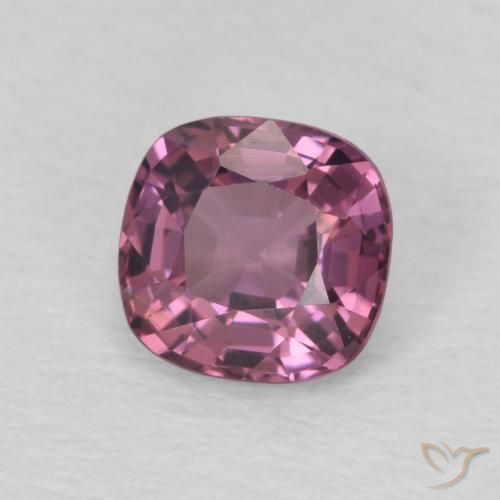 Spinelle Pourpre moyen naturelle Coussin, 0.82 ct, VVS-VS