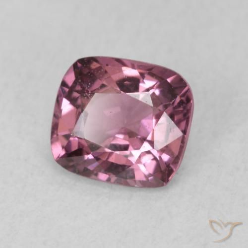 Spinelle Pourpre moyen naturelle Coussin, 0.82 ct, VS