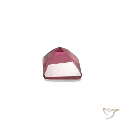 Spinelle Rouge moyen naturelle Carré, 0.21 ct, VS