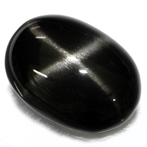 Diopside étoilé noir naturelle coupe ovale, 26,40 ct, opaque