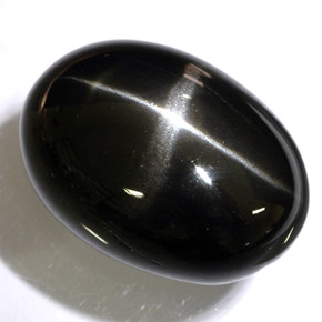 Diopside étoilé noir naturelle coupe ovale, 48,47 ct, opaque